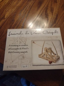 KIT MODELO MADERA CATAPULTA LEONARDO DA VINCI POR PATHFINDERS EN CAJA NUEVO - Imagen 1 de 6