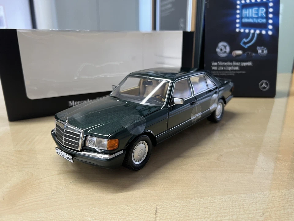 Mercedes Benz W126 malachitgrün 1:18 Modell B66040682 Classic Edition 560sel - Bild 1 von 4