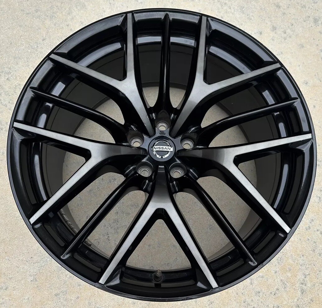 R35GTR純正アルミ4本 タイヤ付