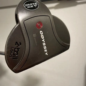 Putter largo Odyssey 2 bolas blanco textura hielo naranja agarre forma corazón - Imagen 1 de 4