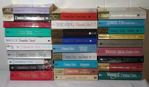 33 Bücher Posten Danielle Steel Taschenbücher keine Wiederholungen - Bild 1 von 15