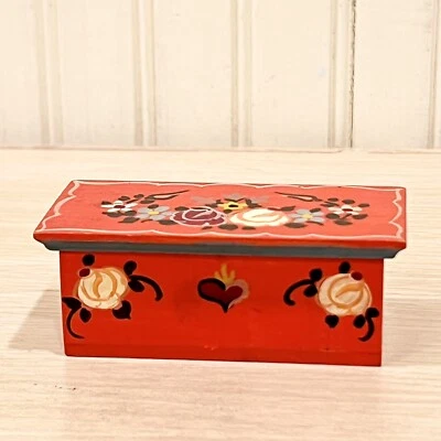 复古 DOLLHOUSE 迷你木箱 DORA KUHN 德国手绘储物红色 — 第 1/4 张图片