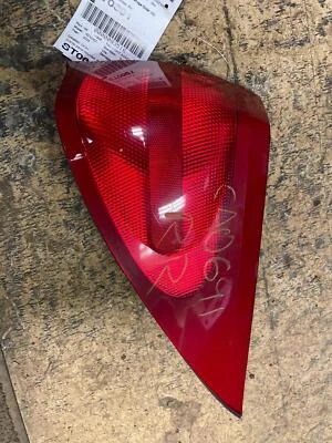 Оригинальный пассажирский задний фонарь в сборе BUICK RENDEZVOUS правый 02 03 - Изображение 1 из 4