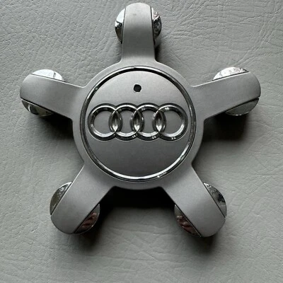 Tapa central de rueda Audi A3 Q5 S3 SQ5 2009-2018 8R0 601 165 OEM Foto 1 de 4