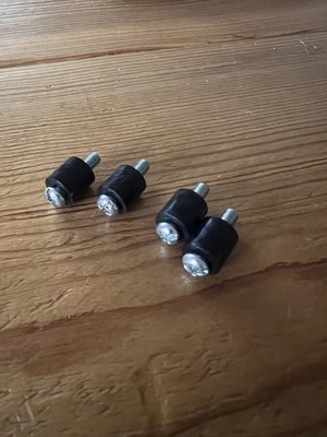 4 TV Monitor Ständer Halterung Befestigungsschrauben VESA M4 20mm mit 10mm Abstandshaltern - Bild 1 von 4