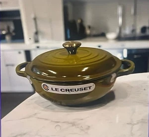 New Le Creuset Enameled Cast Iron Signature In Olive  Oven 2 1/2-Qt. FRANCE - Picture 1 of 8
