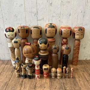 Konvolut Kokeshi Puppen (21 Frieden) Retro Showa-Ära Holz Deko Kunst, Japan - Bild 1 von 24