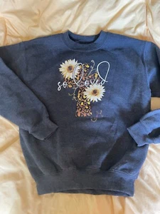 New Crew neck Sweatshirt Girl's Gildan Small 6/8 So Loved Cross Sunflowers - Picture 1 of 3