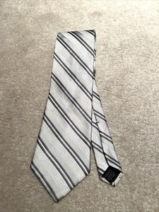 DKNY SILK NECKTIE GRAY & SILVER STRIPED TIE MADE IN USA CLASSIC POINT STYLE - Picture 1 of 7
