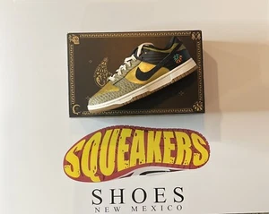 8.5 W Nike Dunk Low PRM BlK Khaki Metallic Gold (Dia De Los Muertos) FQ8148 010 - Picture 1 of 9