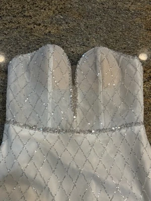 Nuevo con etiquetas Vestido de novia Viero sin tirantes lentejuelas talla 8 cuentas marfil novia Foto 1 de 4