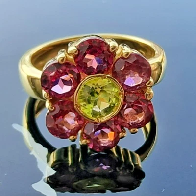 VINTAGE 18K GREEN GOLD PINK TOURMALINE AND PERIDOT FLOWER RING SIZE 6, 7.1 GRAM - Image 1 of 4