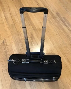 Bolsa de ropa con ruedas Travelpro Platinum Elite negra sombra 22" - Imagen 1 de 23