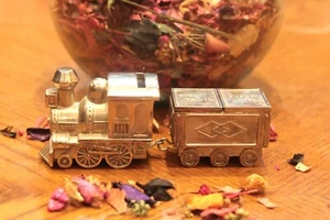 Salvadanaio Treno Placcato Argento Moneta Vintage Soldi Ferrovia Decorativa Lusso Gif - Foto 1 di 14