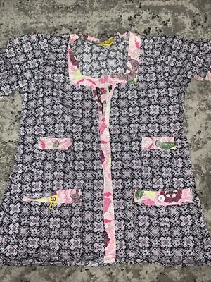 WonderWink Geometric Pattern V-Neck Scrub Top Multi Color. Size Small S - Image 1 of 4