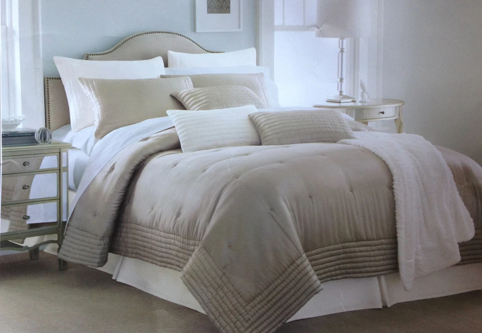 Royal Velvet Silk Hand-Quilted Luxurious Highland Park 3-pc Comforter Set $340 - Image 1 of 4