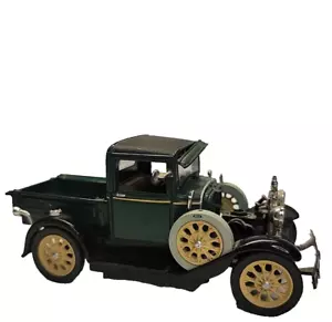 Camioneta Ford Modelo A 1931 verde escala 1:32 Museo Nacional del Motor como nueva - Imagen 1 de 5