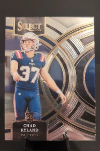 2023 Panini Select - Premier Level Chad Ryland #122 (RC) - Foto 1 di 2