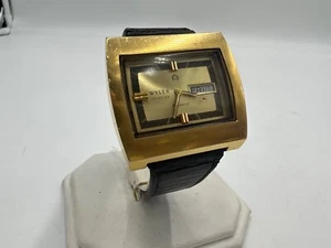 u142 Wyler 1960s Dynawind Automatic Day/Date Wrist Watch - Picture 1 of 5