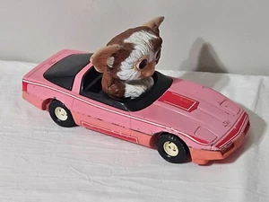 Gremlins 1984 Ertl Gizmo Driving Pink Corvette. Gebraucht. Mogwai. Horror. - Bild 1 von 6