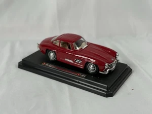 Burago Maßstab 1:24 Die Cast Modell Mercedes-Benz 300SL - rot verpackt - Bild 1 von 4