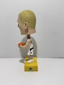 Dirk Nowitzki Bobblehead Dallas Mavericks 2002 NBA Upper Deck - Picture 1 of 3