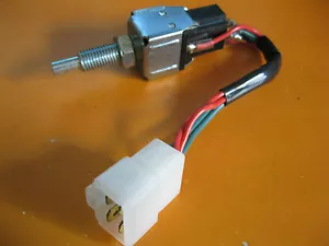 TOYOTA Hi-Lux, Landcruiser (73-)COROLLA, CELICA (66-79) NUEVO INTERRUPTOR DE LUZ DE FRENO -51780 - Imagen 1 de 2