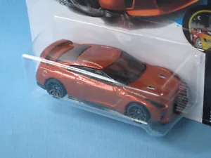 Nissan GT-R (R35) 2017 HotWheels carrocería de bronce en BP 70 mm modelo de coche de juguete edición EE. UU. - Imagen 1 de 2