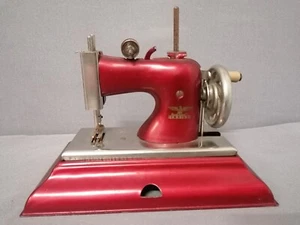 Kindernähmaschine, CASIGE, Western Germany British Zone , Blechspielzeug - Imagen 1 de 11