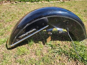Guardabarros delantero Harley Davidson Tri Glide negro con moldura cromada - Imagen 1 de 8