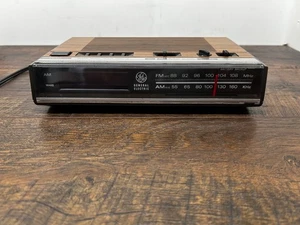 Vintage General Electric GE Alarm Clock AM/FM Radio GE 7-4624B Woodgrain Look - Picture 1 of 8