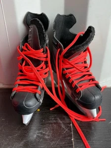 CCM 01 NHL Ice Hockey Skates Youth Junior Size 33 UK 1.5 - Picture 1 of 9