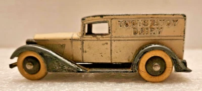 Tootsietoy No. 0808 Graham Dairy Van - Image 1 of 4
