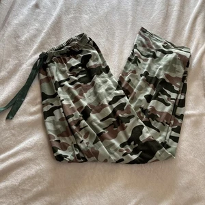 Bobbie Brooks pajama bottoms size large camo Color - Picture 1 of 6