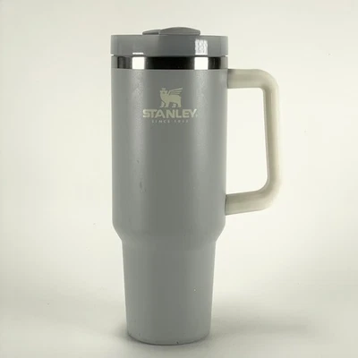 Taza de viaje Stanley Quencher 40 oz vaso aislado de acero inoxidable gris lobo Foto 1 de 4