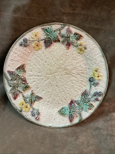 Victorian Majolica Clifton Pottery blackberry pattern plate as is condition - Picture 1 of 3