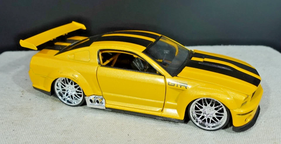 Jada Toys Dub City Ford Mustang GT-R Concept 1/24 - Imagem 1 de 4