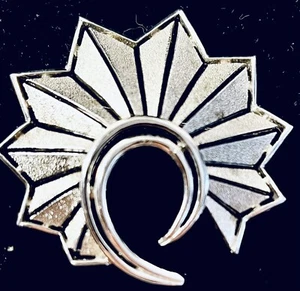 Broche Prendedor Corona Trifari Corona Burst Flor Halo Tono Plateado De Colección Firmado En muy buena condición - Imagen 1 de 5