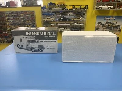 FIRST GEAR INTERNATIONAL 4400 SERIES W/ EMS RESCUE BODY CHICAGO FIRE DEPT. NEW - Image 1 of 4