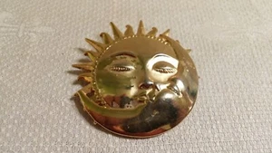Vintage JJ Jonette GT Metal Kissing Sun Face & Crescent Moon Face Brooch Pin - Picture 1 of 2