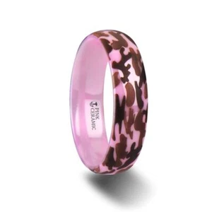 Joan gewölbter polierter rosa Keramikring mit lasergraviertem Tarnmuster - 6 mm - Bild 1 von 2