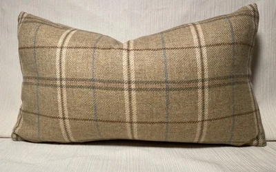 Capa de travesseiro personalizada xadrez lã merino 11” x20” Mulberry LEE JOFA Islay Sage 50% - Imagem 1 de 4