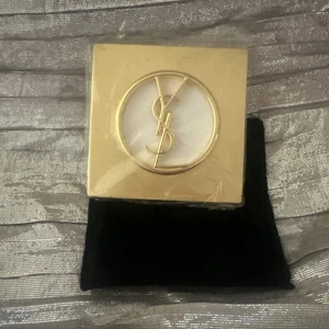 ESPEJO DE VIAJE YSL-YVES SAINTLAURENT DORADO COMPACTO CON BOLSA.PRECIOSO - Imagen 1 de 8