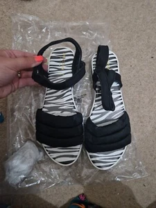 Ladies Sandals - Picture 1 of 2
