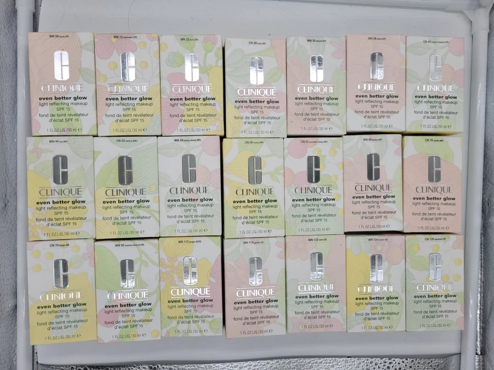 Clinique Even Better Glow Light Reflecting Makeup SPF 15 BNIB 1fl.oz./30ml - Image 1 of 1