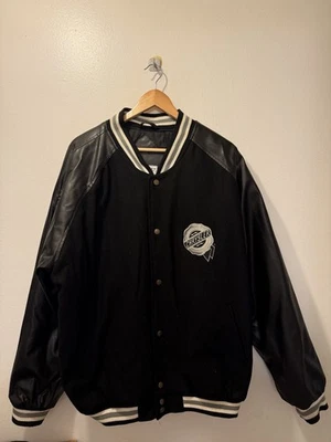 Chaqueta de bombardero universitaria negra de cuero sintético mezcla lana Chrysler XXL de colección para hombre Foto 1 de 4