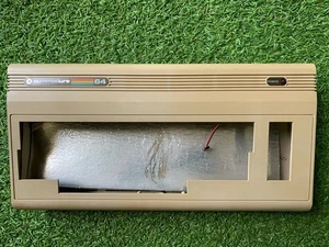 Commodore 64 Gehäuse Case GERINGE SERIENNUMMER - Afbeelding 1 van 12
