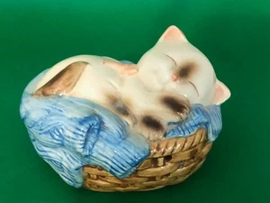Gattino gatto ceramica Avon vintage 1983 che dorme nel cesto porta potpourri Giappone - Foto 1 di 7