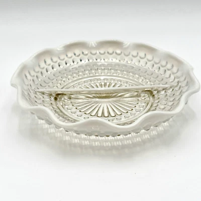 Cuenco para servir Anchor Hocking Moonstone con volantes Hobnail dividido 7,5" borde blanco de colección Foto 1 de 4