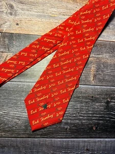 Vintage Enesco Men's Tie "Bah Humbug" Christmas Holiday Red 52" Long - Imagen 1 de 4